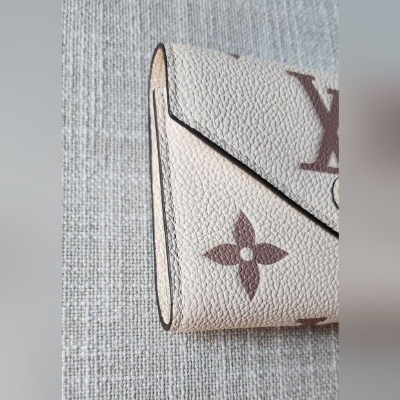 SOLD. Louis Vuitton Bicolor Empreinte Compact Wallet - Picture 4 of 10